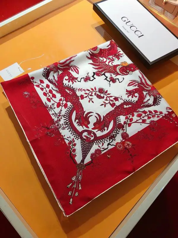 Gucci silk scarf 90X90cm E27 (9)